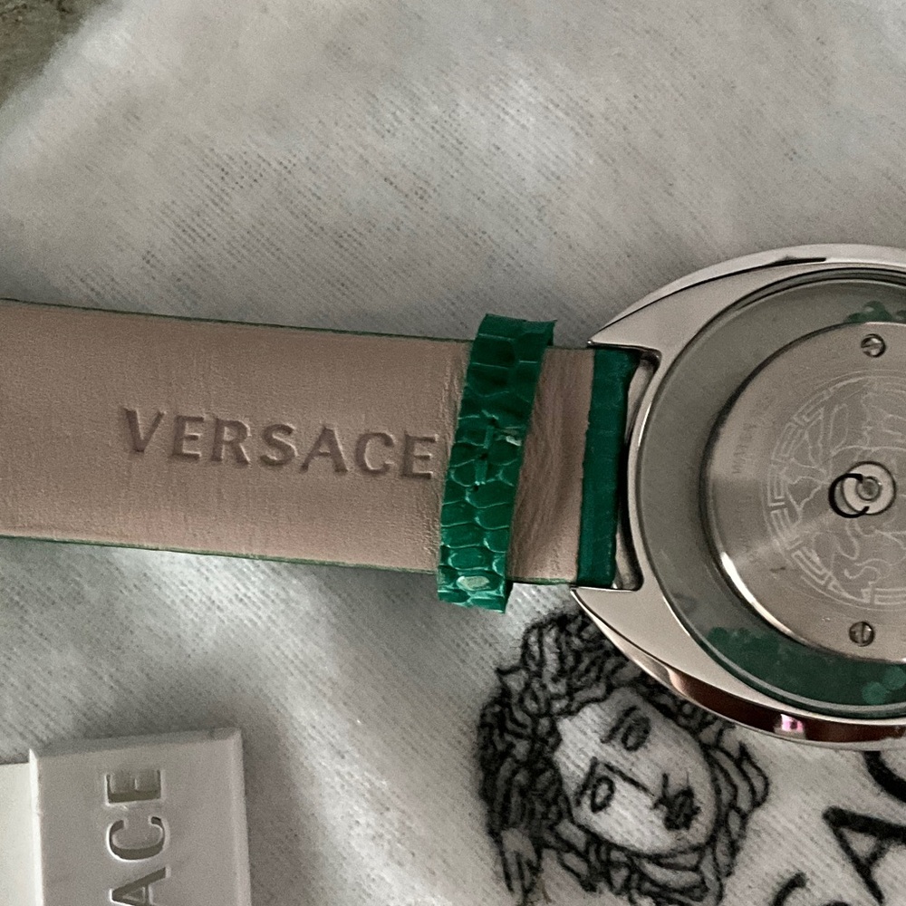 Versace Womens 86Q961MD497 S455 Destiny Precious
DIAMOND Floating Emeralds Watch - Picture 7 of 12
